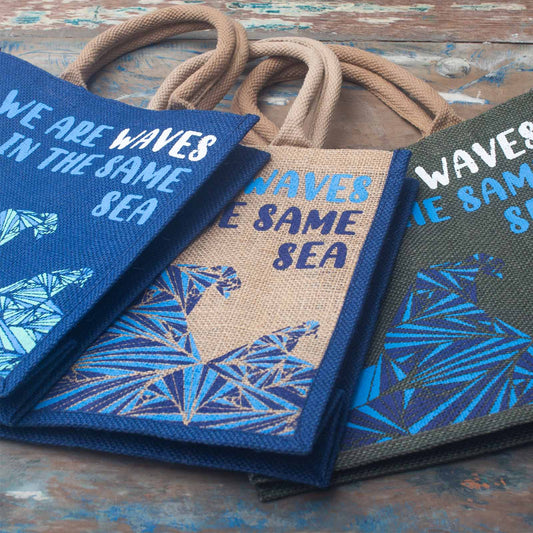 Bedruckter Jutebeutel - We are waves - Grau, Blau und Natur