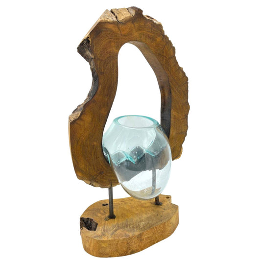 Hängevase aus Fusingglas auf Holz