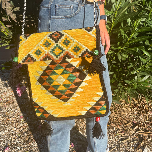 Gelbe Kelim-Messenger-Festivaltasche