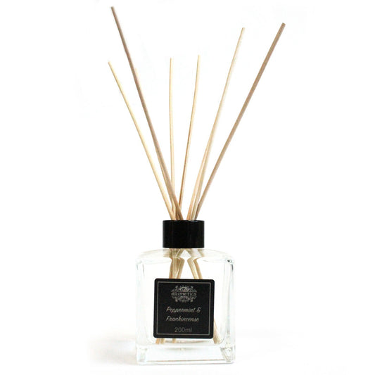 Rattanstäbchen-Diffusor mit ätherischen Ölen – Minze und Weihrauch