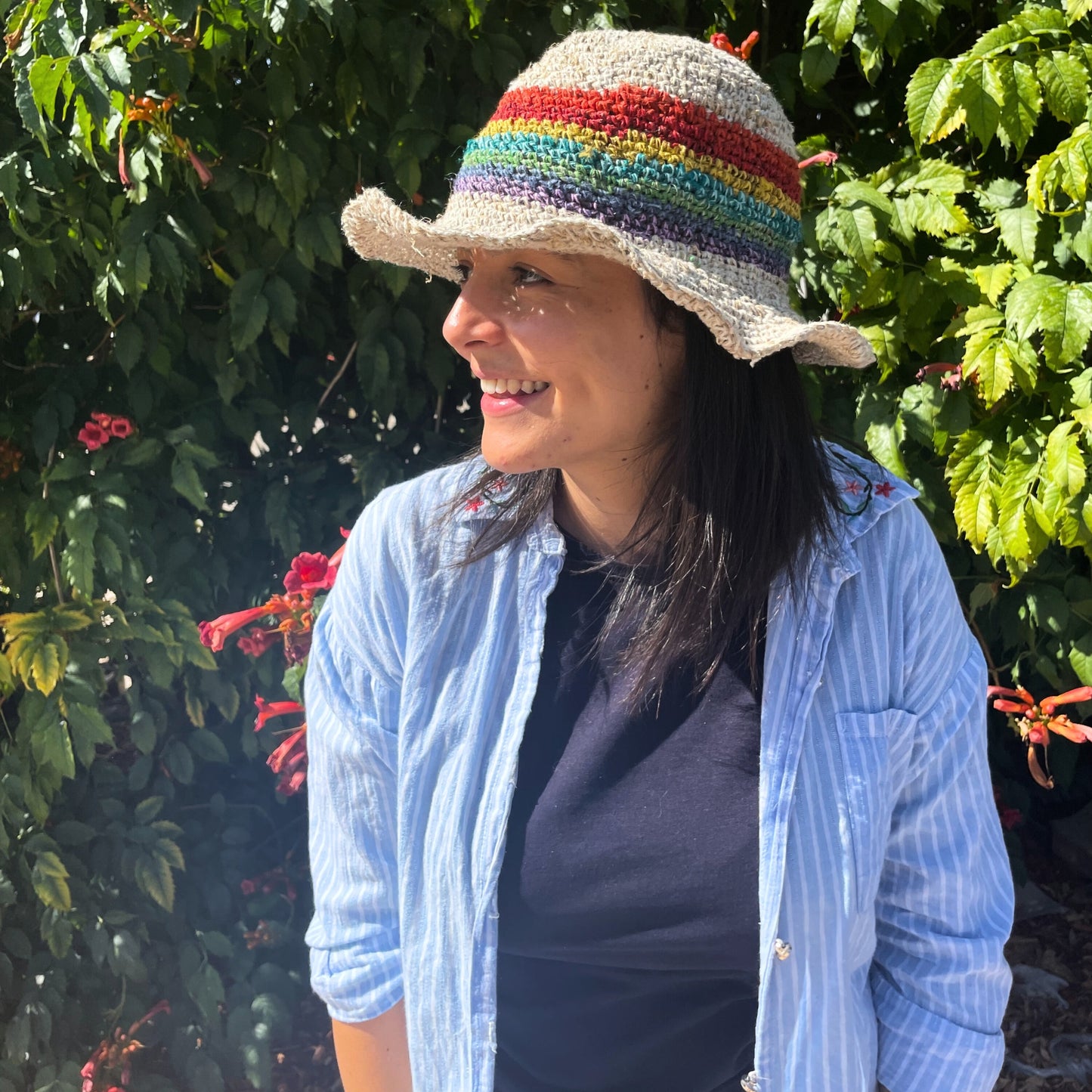 Handgewebter Boho-Festivalhut aus Hanf und Baumwolle – Regenbogen