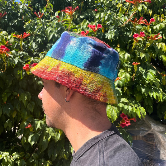 Batik-Festivalhut aus Hanf und Baumwolle im Boho-Stil mit Aufnähern