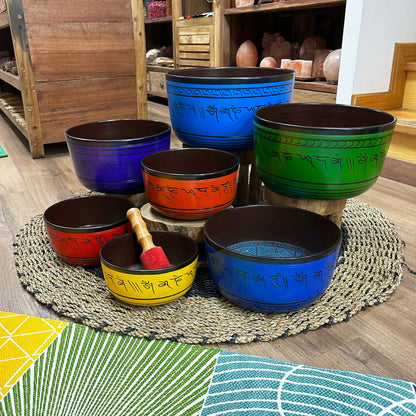 Großes Set mit sieben tibetischen Klangschalen für Chakren (19,5-35 cm)