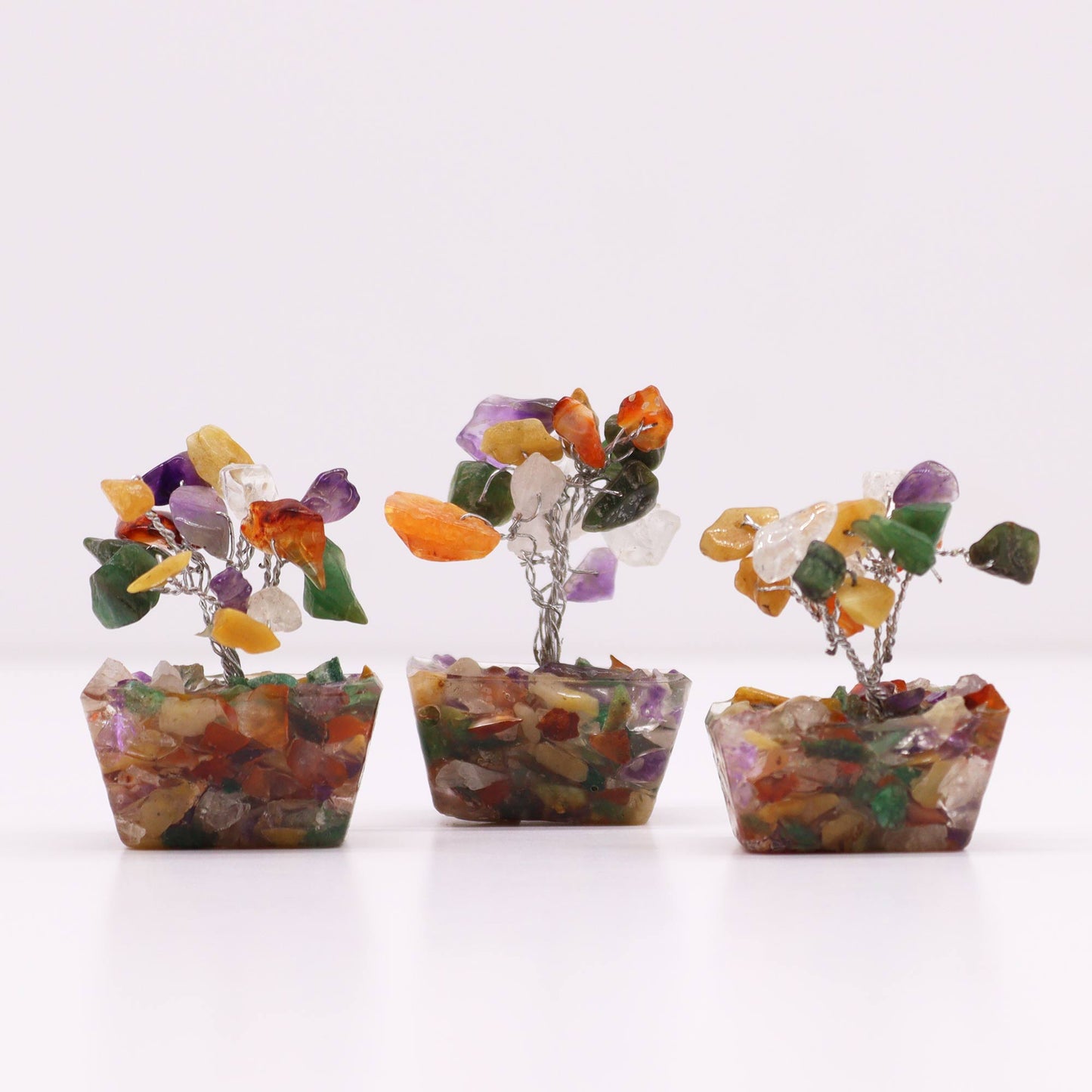 Mini-Edelsteinbaum auf Orgonitbasis – mehrere Steine ​​(15 Steine)