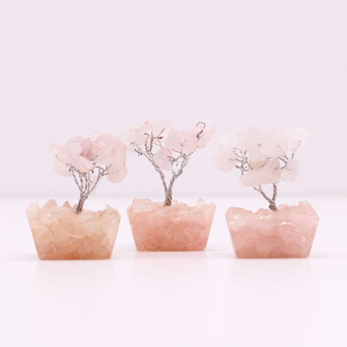 Mini-Edelsteinbaum auf Orgonitbasis – Rosenquarz (15 Steine)