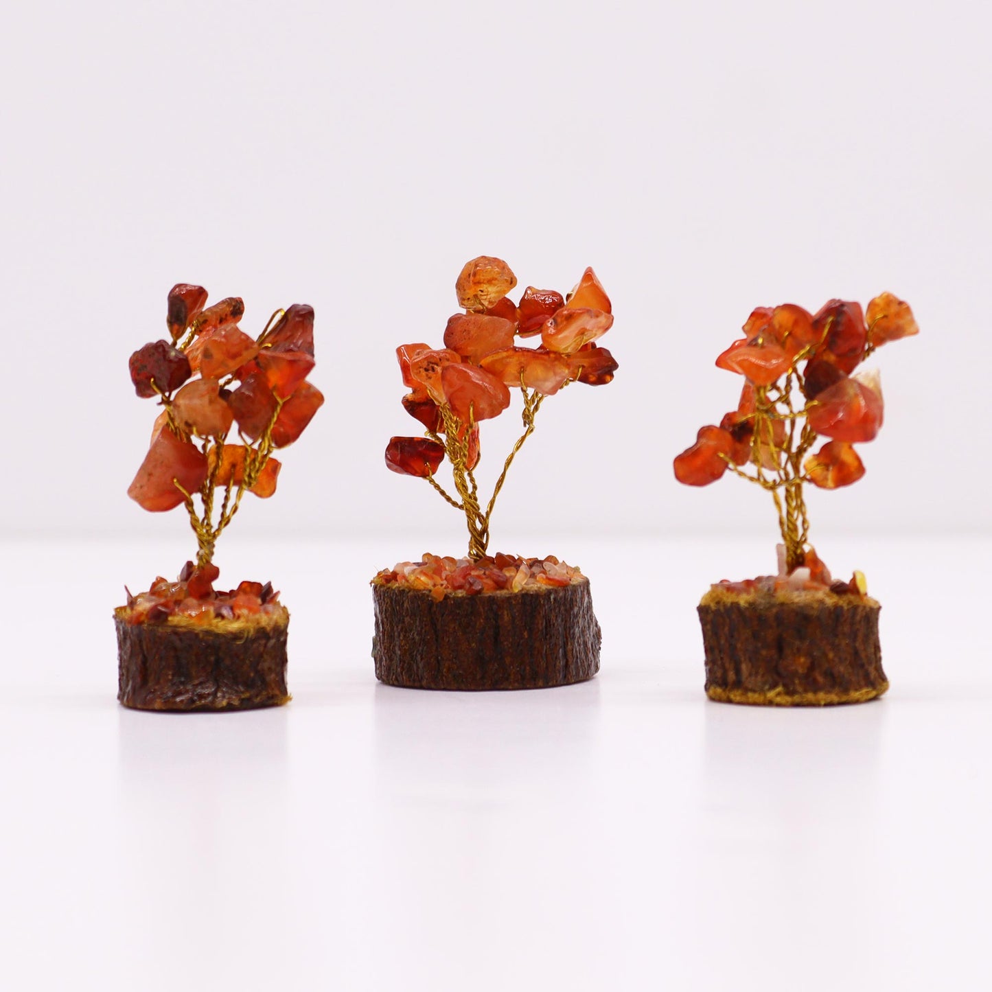 Mini-Edelsteinbaum auf Holzsockel - Karneol (15 Steine)