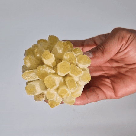 Handgefertigter natürlicher Quarzcluster – Phantomgelber Quarz (ca. 250–300 g, 8 cm)