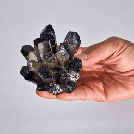 Handgefertigter natürlicher Quarzcluster – Rauchiger Phantomquarz (ca. 250–300 g, 8 cm)