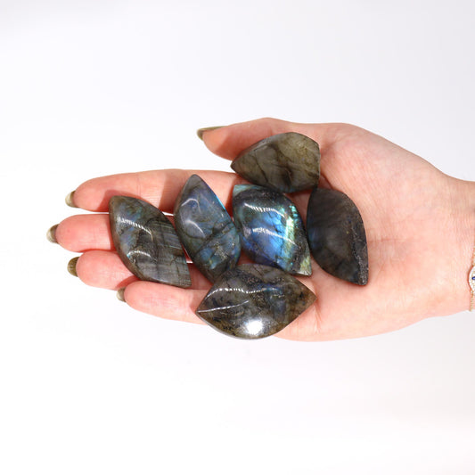 Labradoritsteine ​​aus Madagaskar – Platte (ca. 13–20 g, 40–50 mm)
