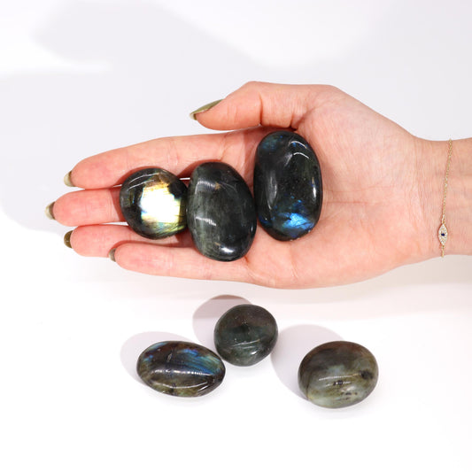 Labradoritsteine ​​aus Madagaskar – Palma (ca. 17–40 g, 35–50 mm)