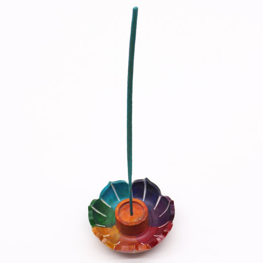 Kleiner Räucherstäbchenhalter aus Speckstein mit Lotusblüte, 7,5 x 2,5 cm – Chakra-Farben