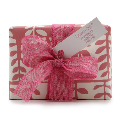 Geschenkset: Badebombe mit Pfingstrose und Teerose + Kerze mit Kaffee und Nüssen