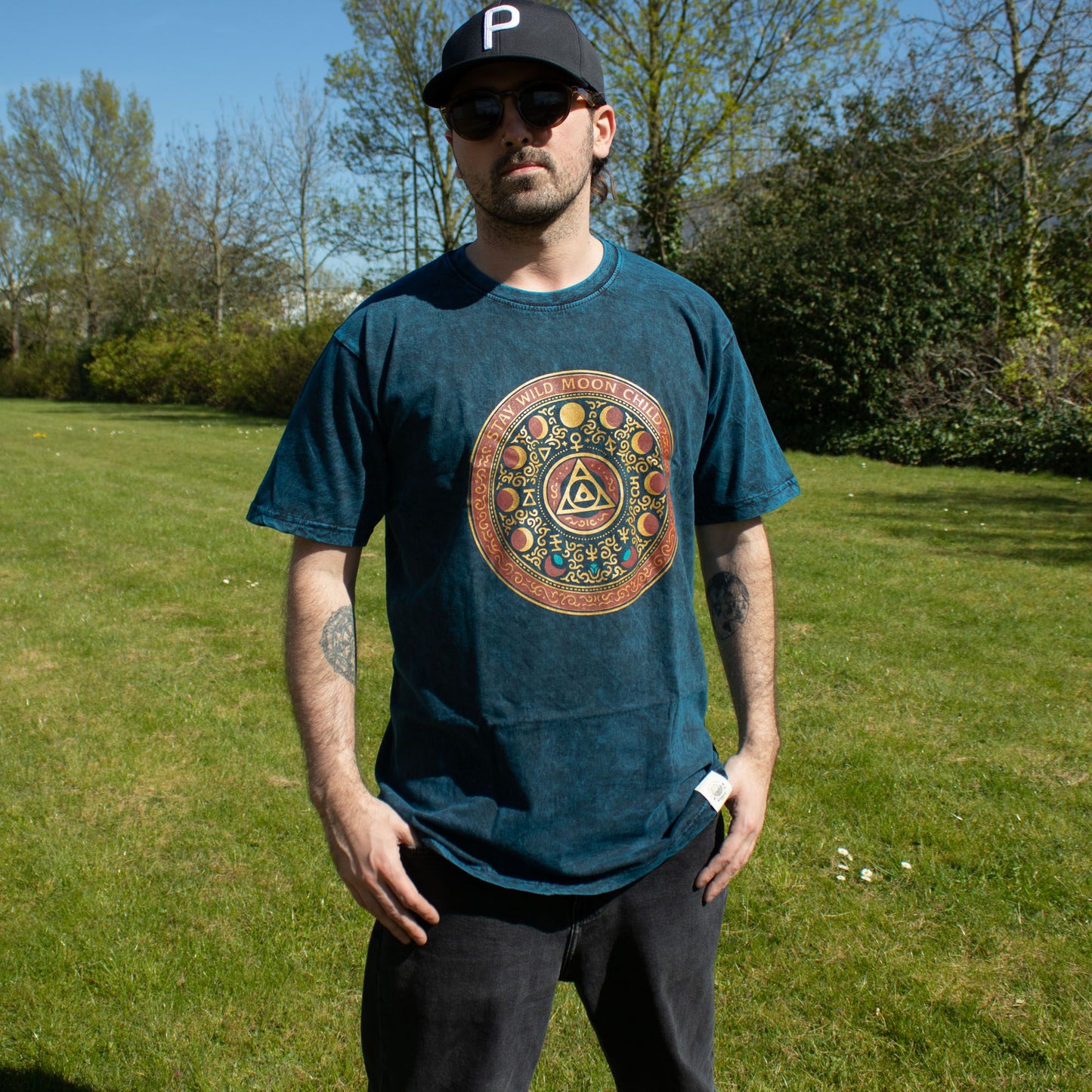 Camiseta de algodón lavado a piedra Nomad Sari - Mantente salvaje, hijo de la luna - Azul - Grande
