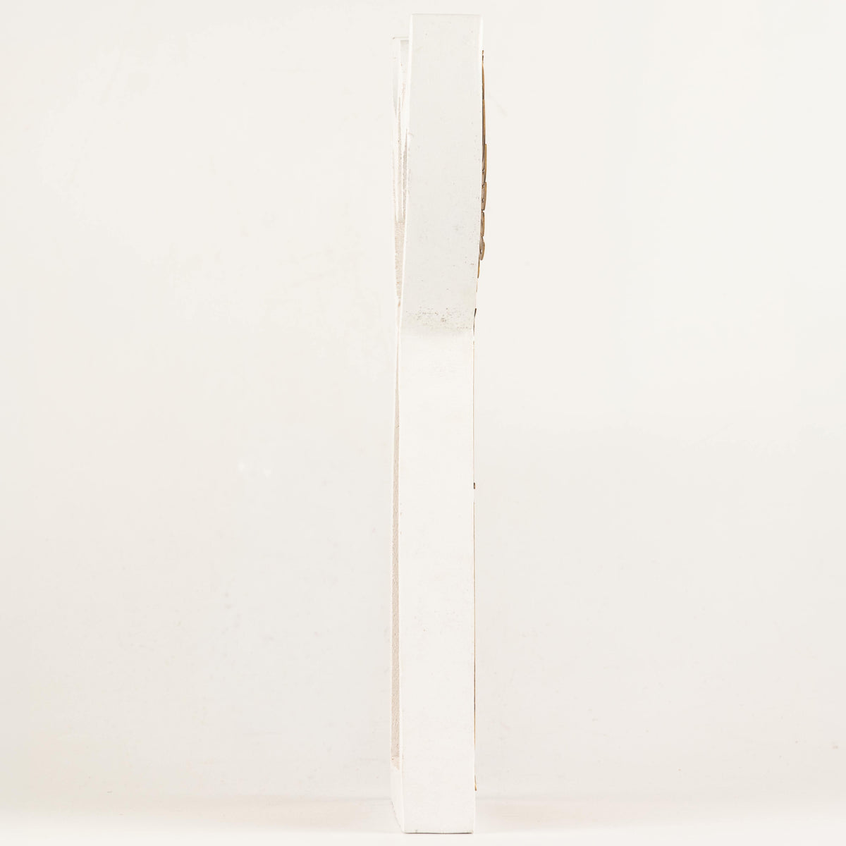 Ángel de madera de mango - acabado lavado blanco con recorte decorativo de hierro - 39 cm