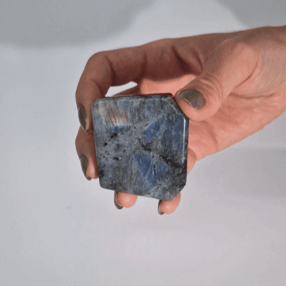 Piedras de Labradorita de Madagascar - Tumba (aprox 80-168g 40-60mm)