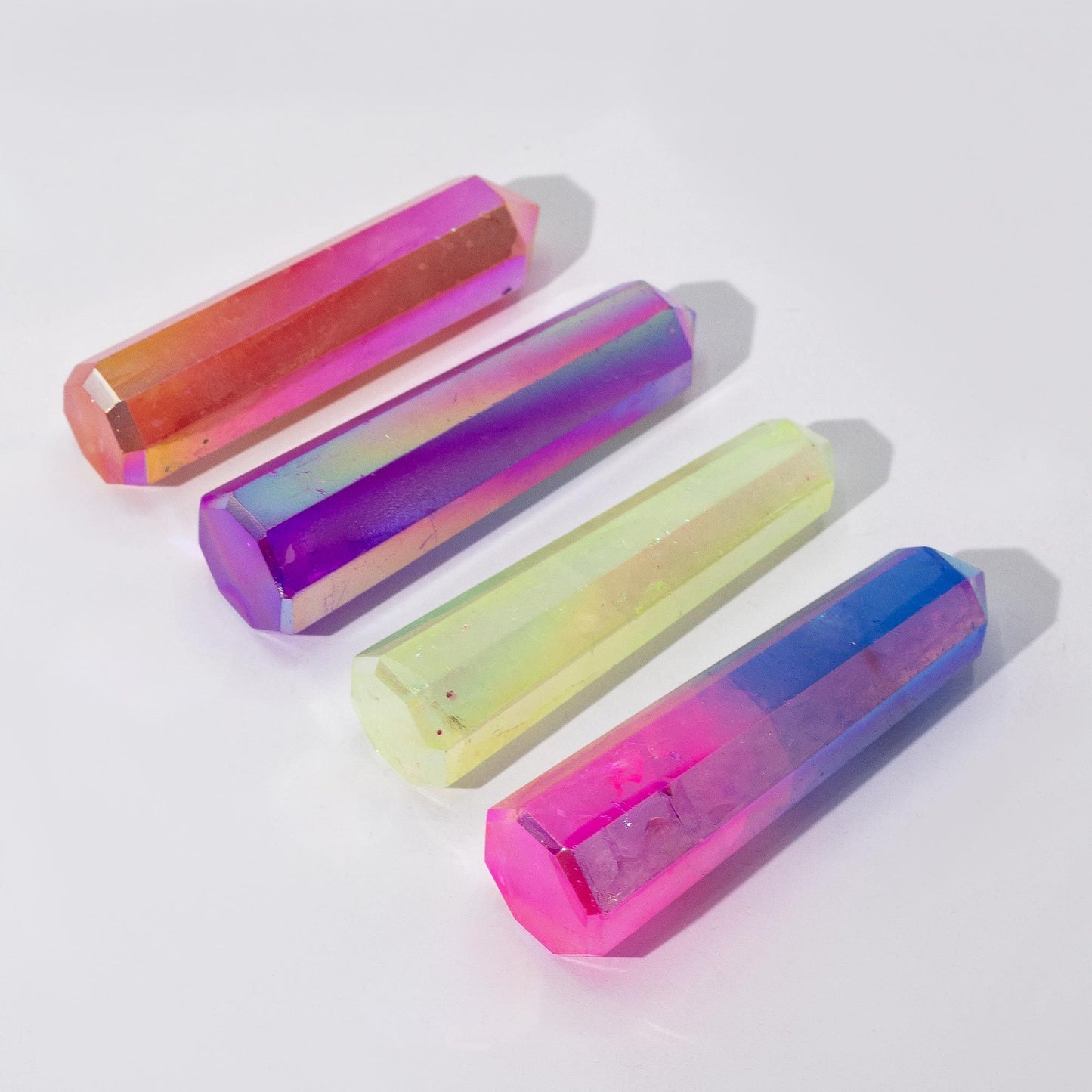 Obélisques en pierres précieuses d'environ 9 cm - Cristal de quartz Aura – Vert pâle