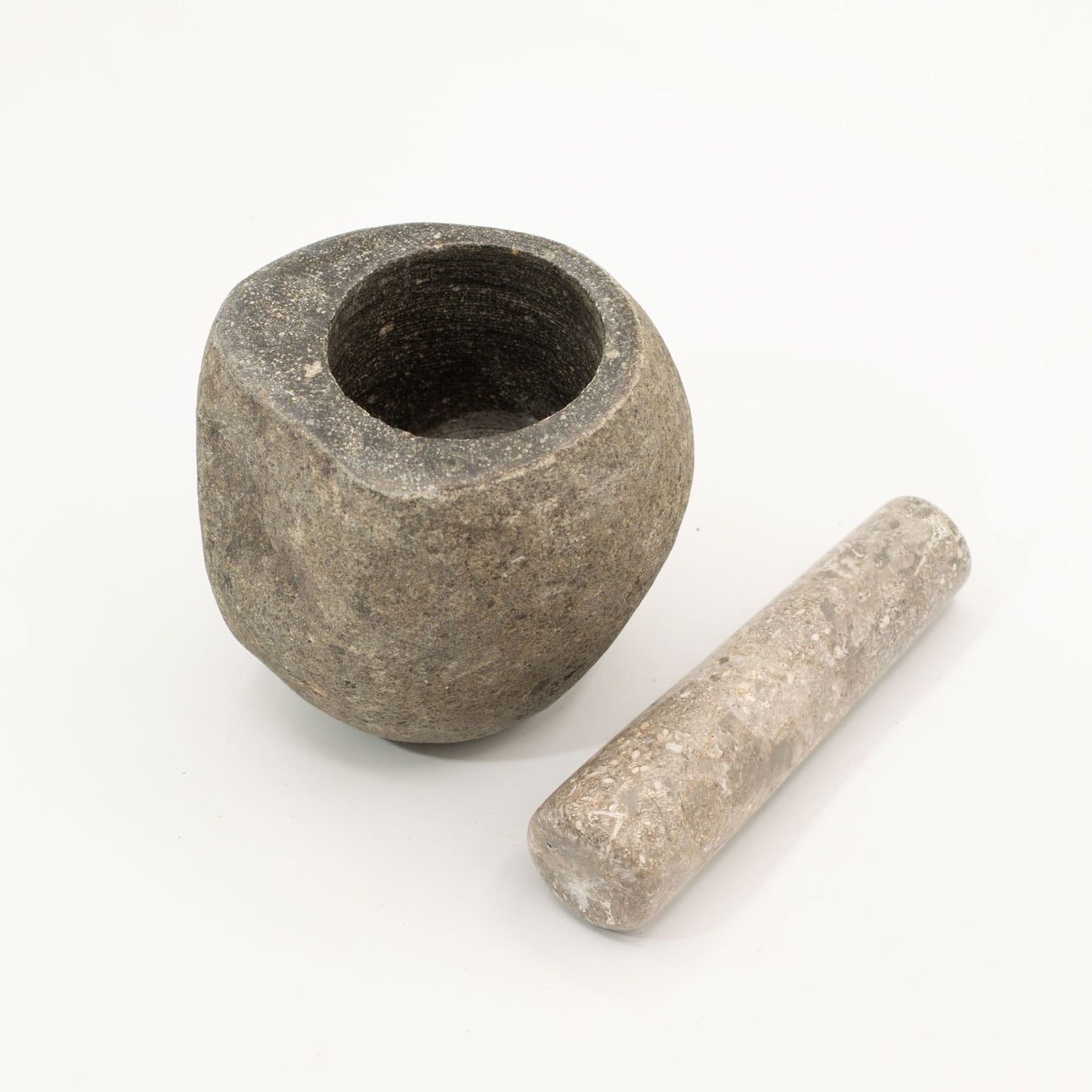 Dekorativer Mörser und Stößel aus natürlichem Flussstein – mittelgroß (ca. 12x8 cm)