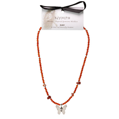 Collar de gema de rubí Nymph con colgante de mariposa hecho con una hoja real