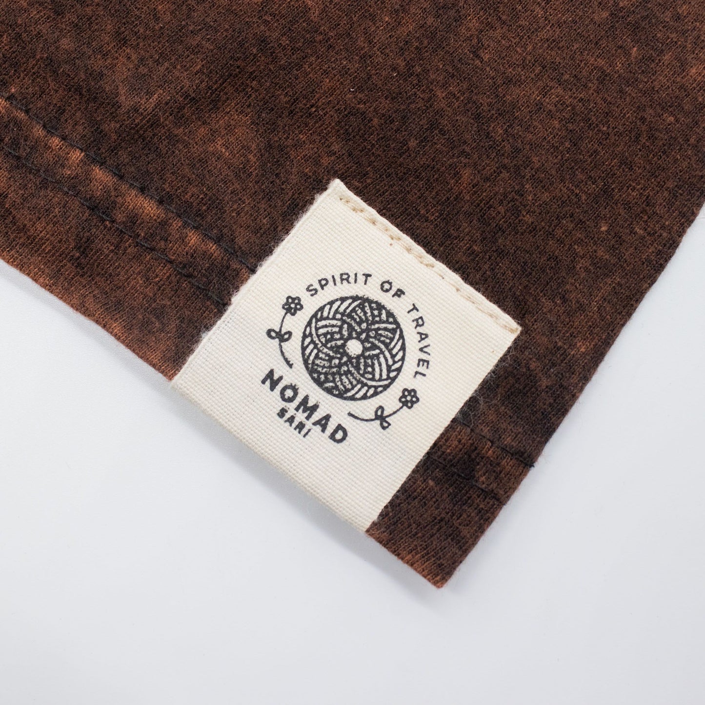 Nomad Sari Camiseta de algodón lavado a piedra - Sol y Zodiaco - Marrón - Talla S