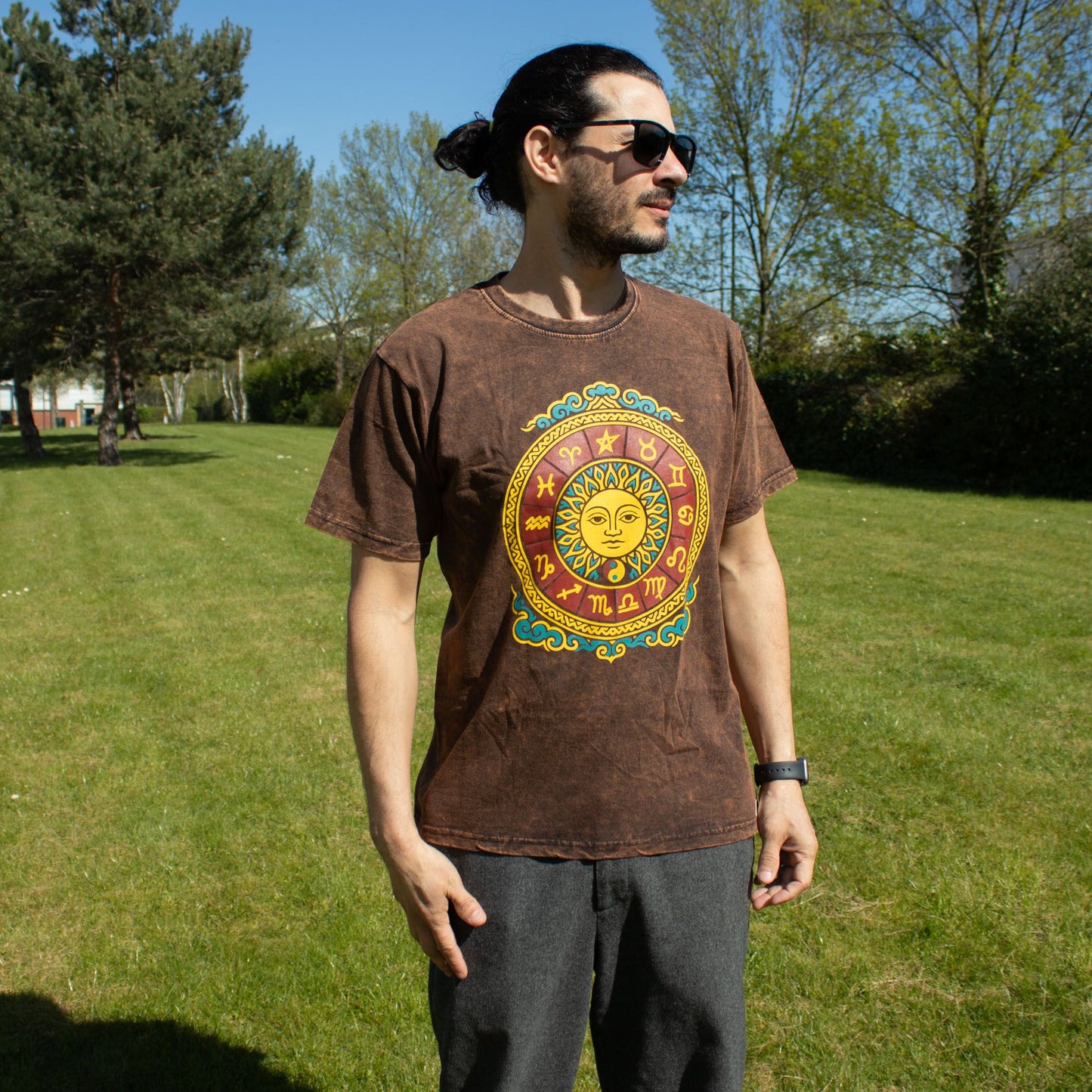 Nomad Sari Camiseta de algodón lavado a piedra - Sol y Zodiaco - Marrón - Mediano