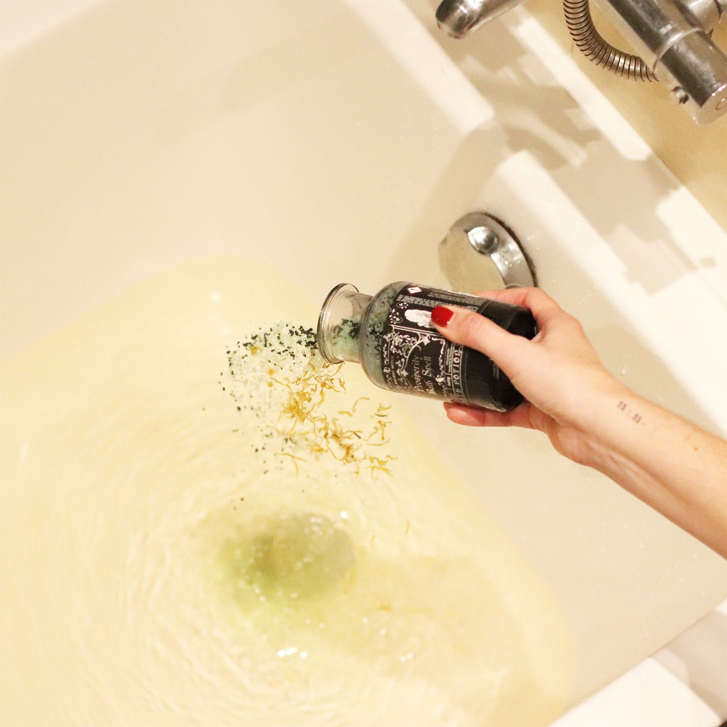 Poción de hechizo de baño de bruja antigua y amuleto de cristal de aventurina - prosperidad