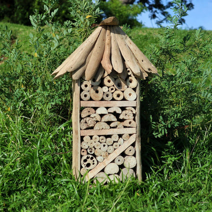 Abri pour insectes et abeilles en bois flotté - Maison à deux étages