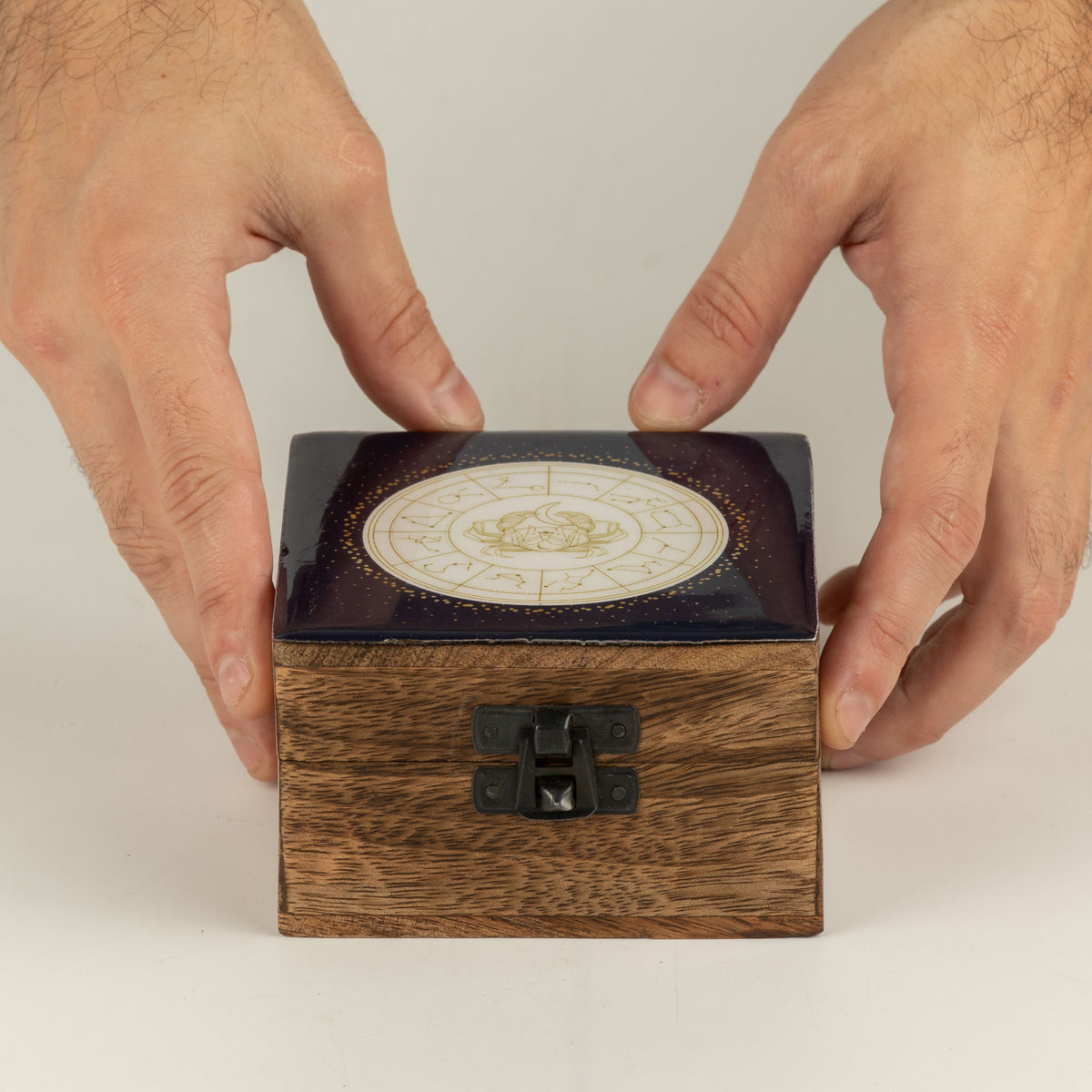 Pequeña caja esmaltada - Cáncer
