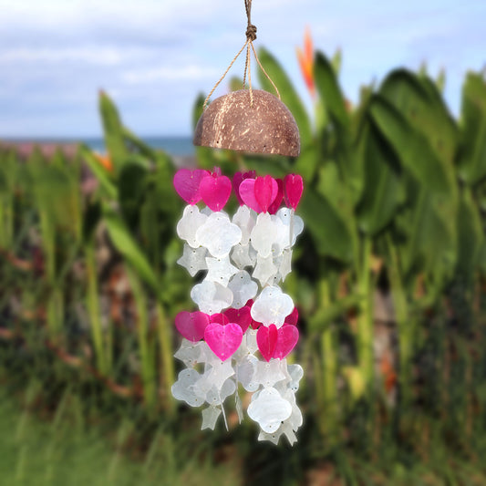 Windspiele aus Kokosnuss und Capiz – verschiedene Formen in Rosa und Weiß – 35 cm