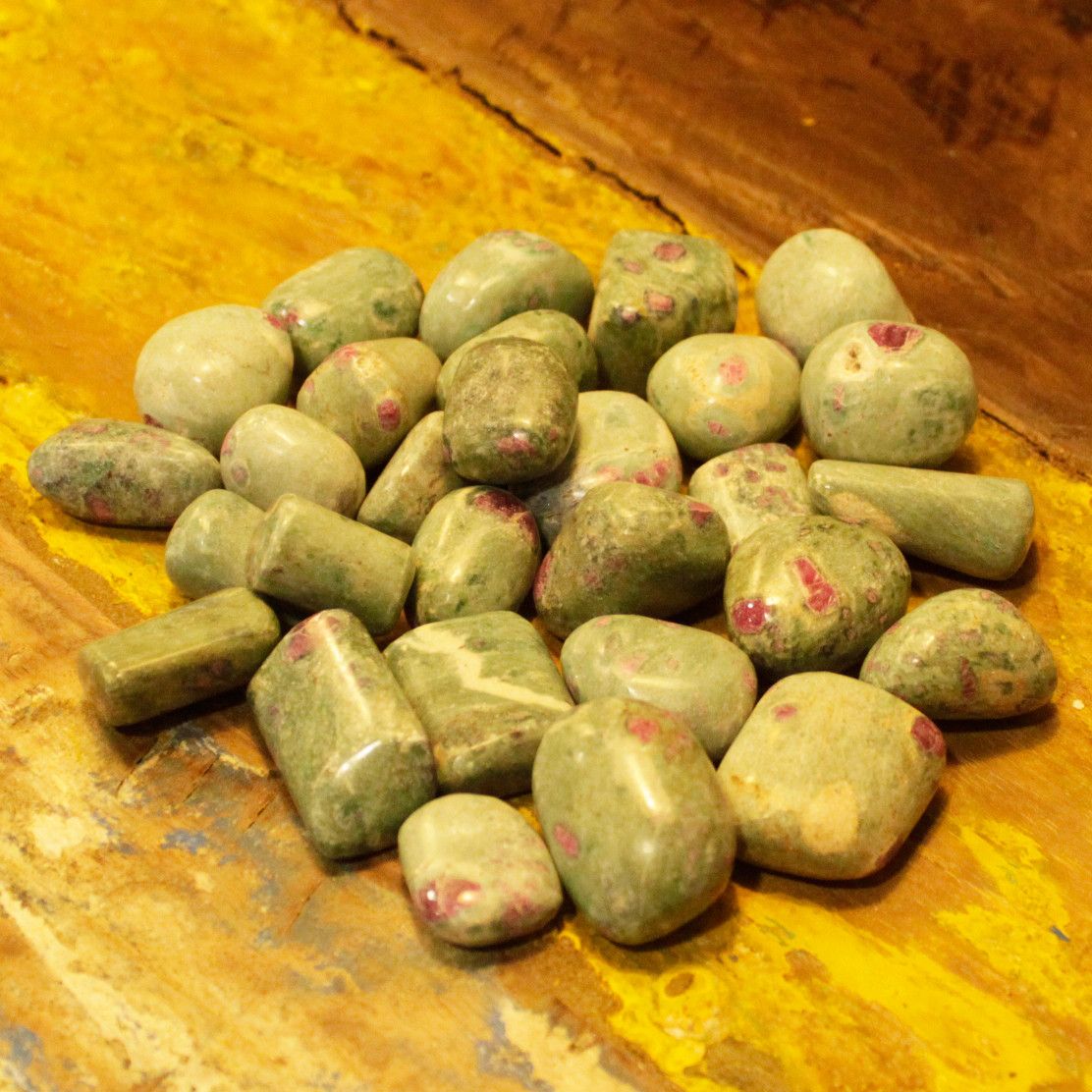 Pierres roulées de qualité supérieure - Rubis avec fuchsite