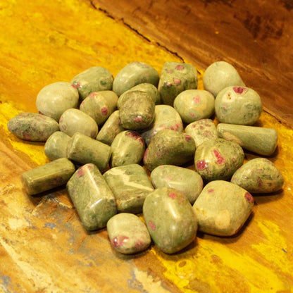 Pierres roulées de qualité supérieure - Rubis avec fuchsite