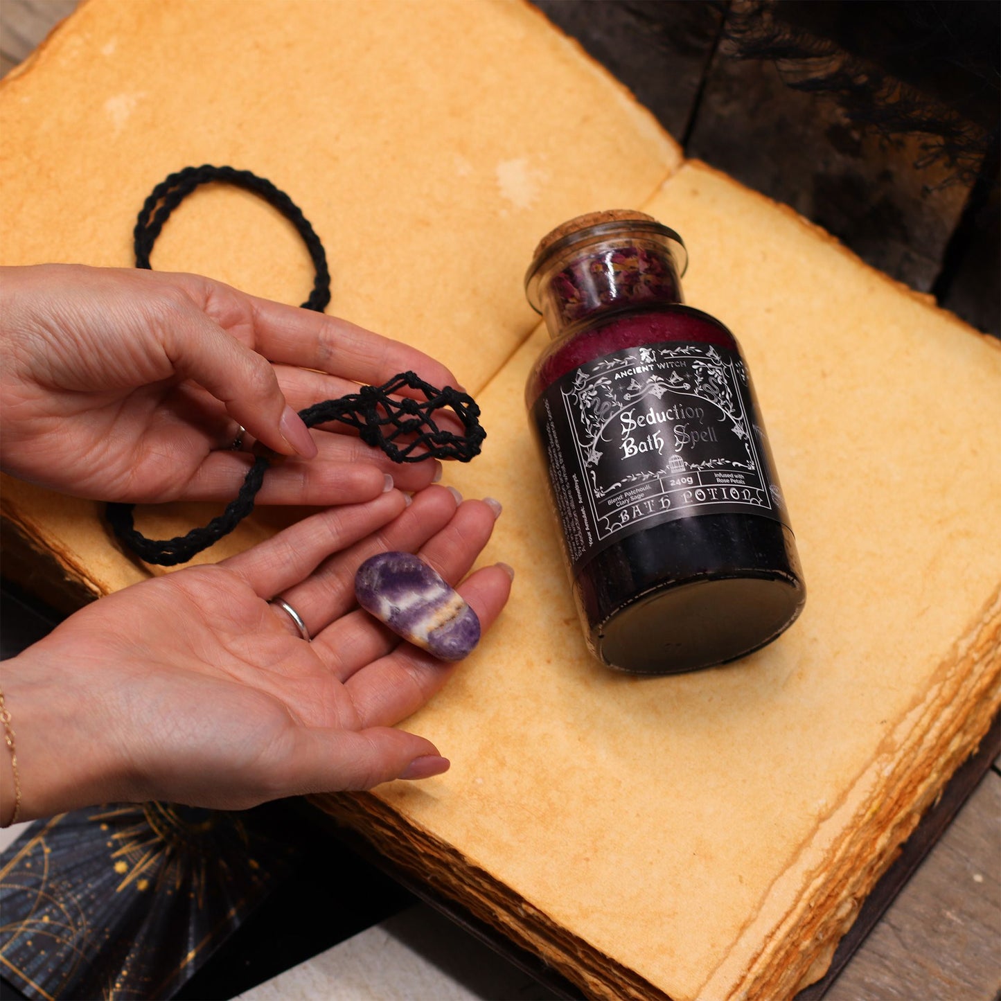 Potion de bain de sorcière ancienne et amulette en cristal d'aventurine - Prospérité