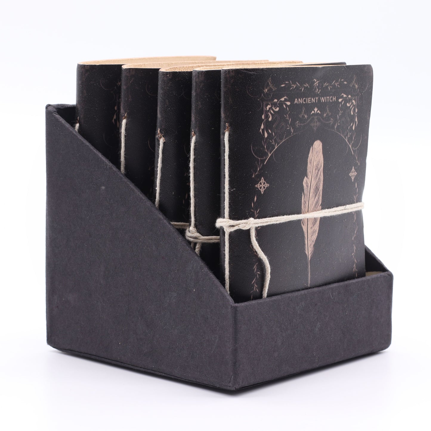 Verschiedene Hexenritual-Notizbücher - Leder (15,2 x 11,4 cm) - Vitrine