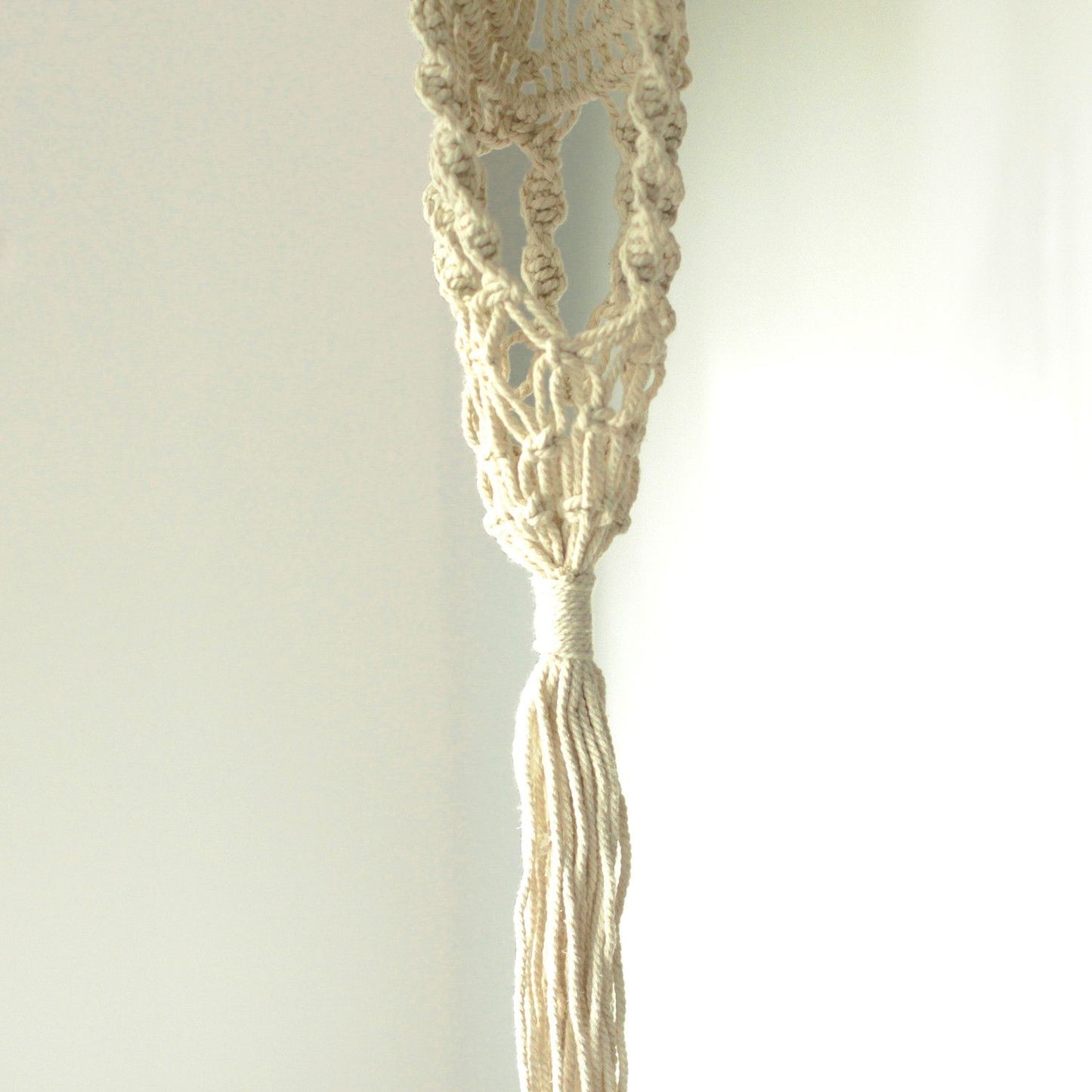 Macetero Macramé Largo Aro Ratán
