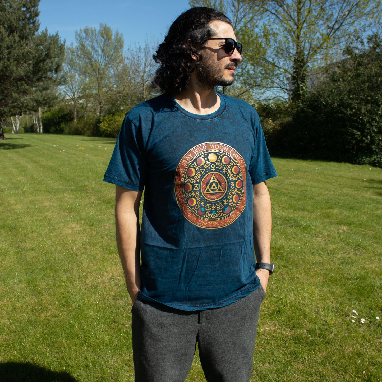 Camiseta de algodón lavado a piedra Nomad Sari - Mantente Salvaje, Hijo de la Luna - Azul - Pequeño