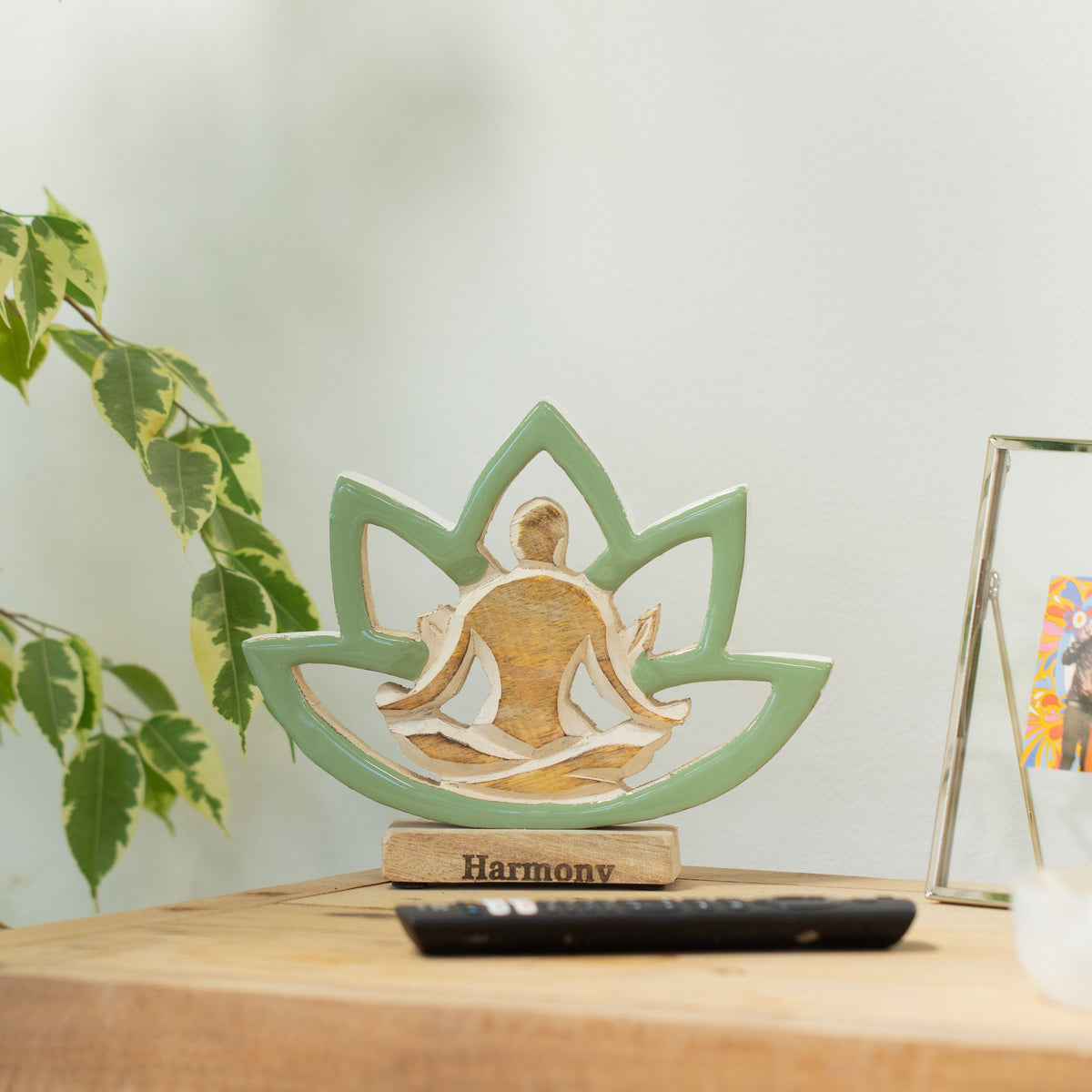 Yoga Mujer de Madera - Flor de Loto - Salvia - Armonía