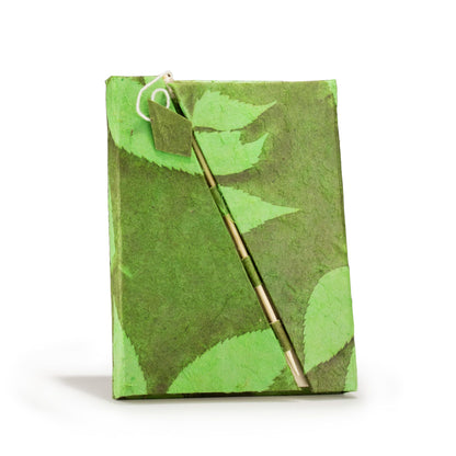Lokta Bold Floral Bamboo Lock Notizbuch – Mittel (15x12cm) – 45 Blatt – Moosgrün