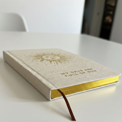 Journal de gratitude ivoire avec bordure dorée - 120 pages - Mes journées sont remplies de soleil
