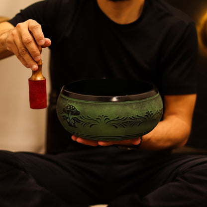 Pilzförmige tibetische Klangschale - Moosgrün (23x10,5 cm, 1,3 kg)