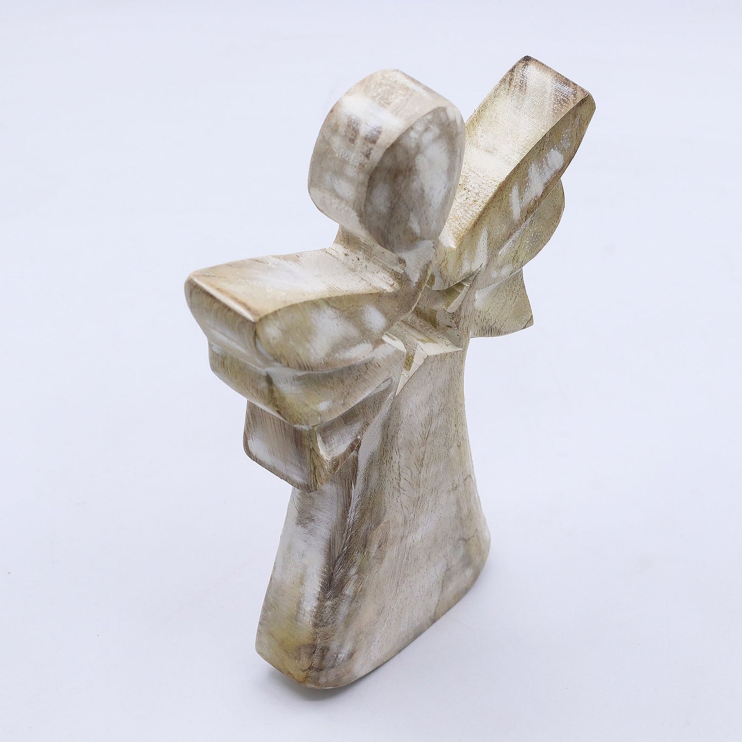 Engel aus Mangoholz – gebleichtes Finish mit durchbrochenem Stern – 18 cm
