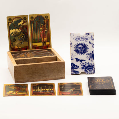 Zweiteilige Tarotbox mit Kartenständer