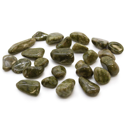 24 x Pequeñas piedras africanas - Copo de nieve epidota