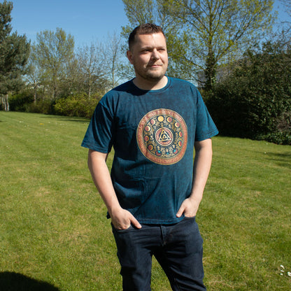 Nomad Sari Camiseta de algodón lavado a la piedra - Mantente Salvaje, Hijo de la Luna - Azul - XL