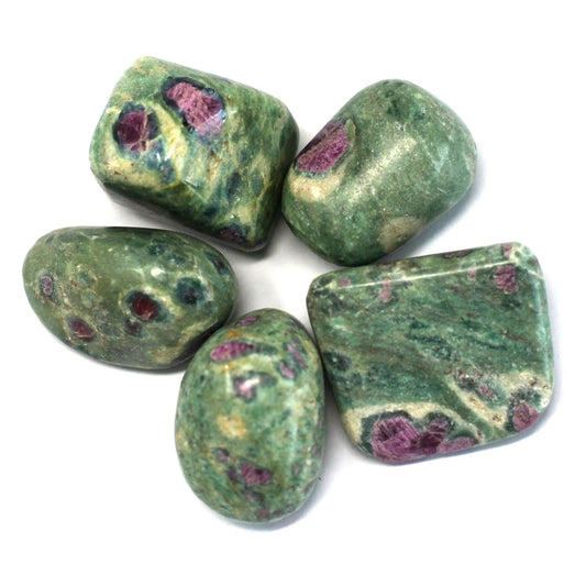 Premium Trommelsteine ​​- Rubin mit Fuchsit