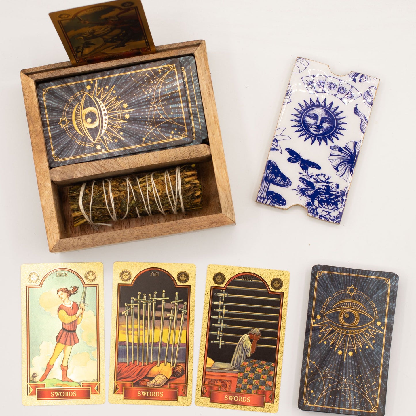 Zweiteilige Tarotbox mit Kartenständer