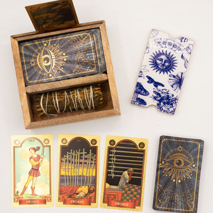 Zweiteilige Tarotbox mit Kartenständer