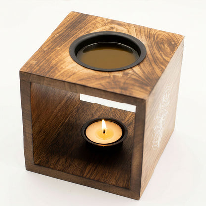 Großer quadratischer Ölbrenner aus Mangoholz – Göttin des Mondes