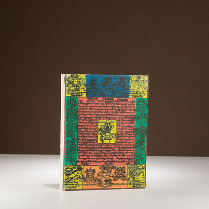 Carnet de drapeaux de prière traditionnels en lokta – Moyen (15x12 cm) – 45 feuilles – Naturel