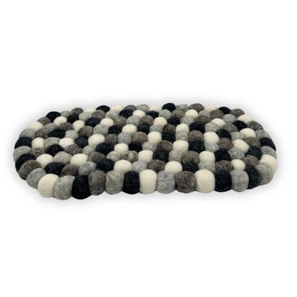 Tapete central ovalado de bolas de fieltro - 38 x 18 cm, color gris multicolor
