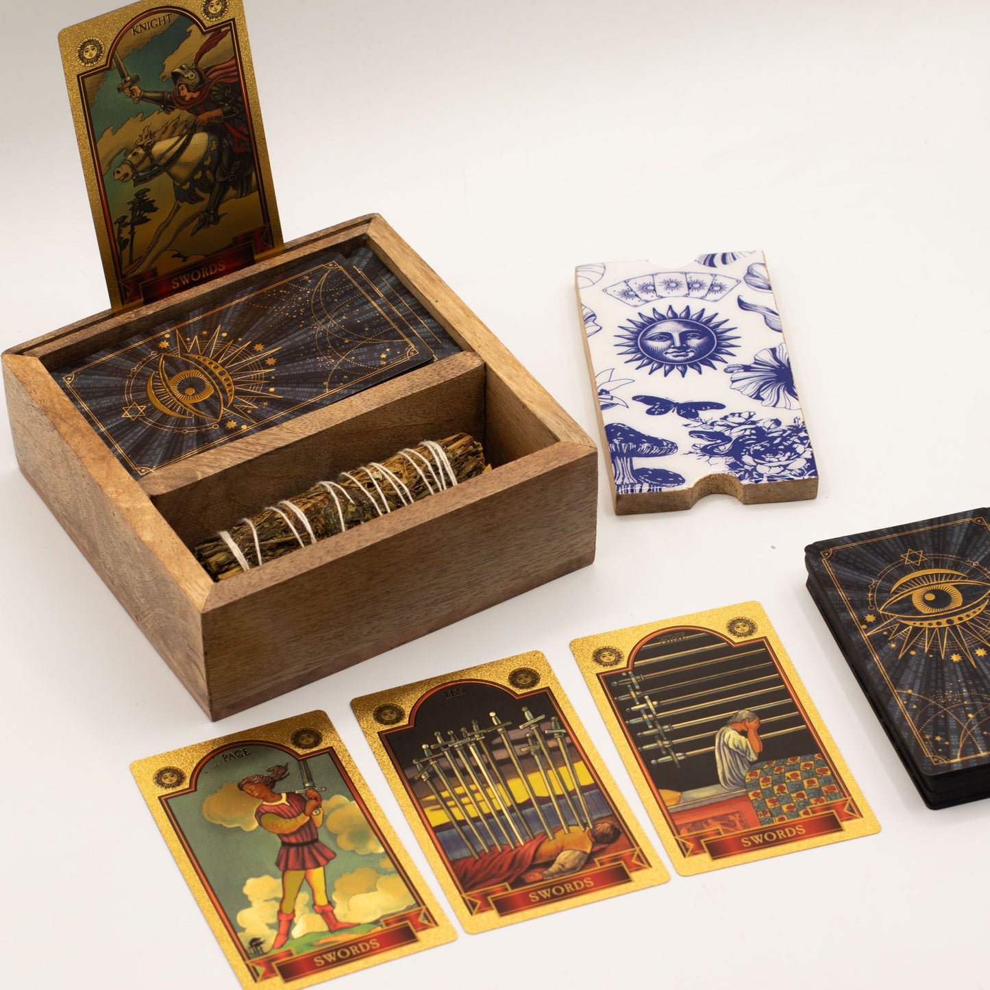 Zweiteilige Tarotbox mit Kartenständer