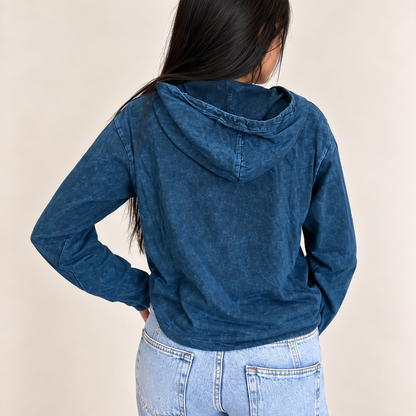 Camisa con capucha mediana lavada a la piedra con bolsillo canguro - Brújula de la vida azul